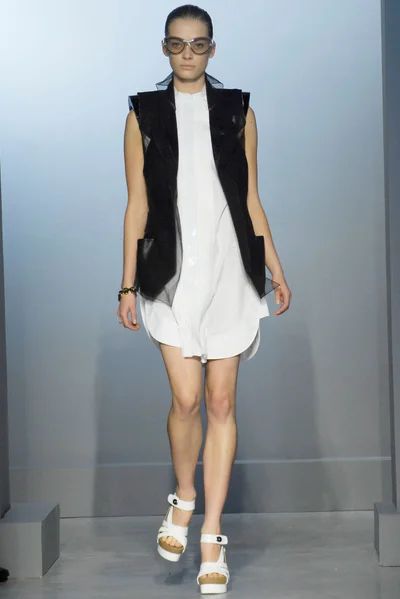 Look 18